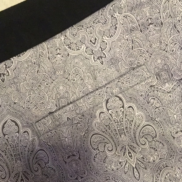 Smart Set, black-white Capri pants in size 8 - Picture 4 of 7